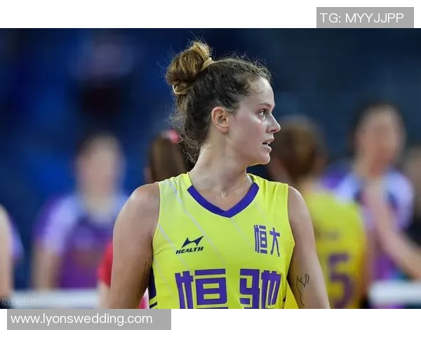 上海排球队在钻石联赛积分榜上以64分稳居第一名表现出色 上海排球队在钻石联赛积分榜上以64分稳居第一名表现出色