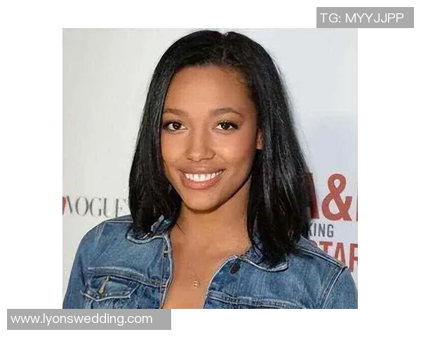 巴西黑人足球明星与模特甜蜜结婚共同开启幸福新篇章