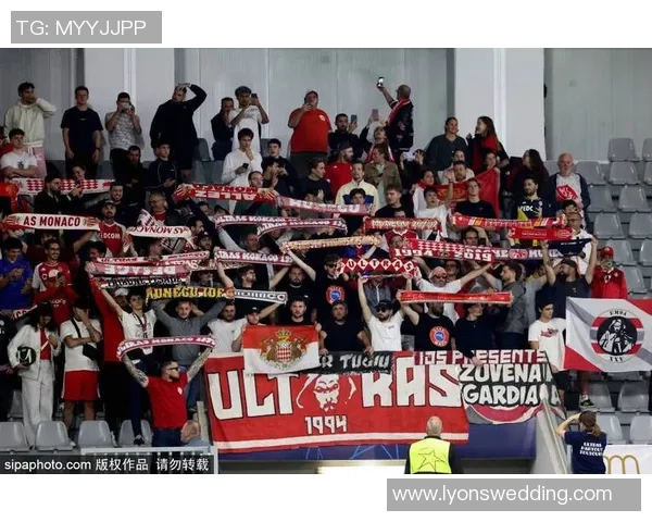 足球明星巅峰时刻高清照片展现他们的荣耀与激情瞬间 足球明星巅峰时刻高清照片展现他们的荣耀与激情瞬间