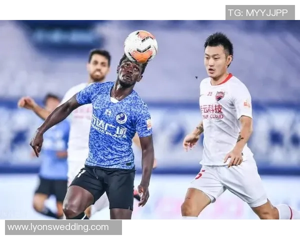 重庆足球队与深圳足球队赛后分析意识碰撞的深度探讨 重庆足球队与深圳足球队赛后分析意识碰撞的深度探讨